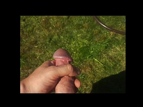 ❤️ Hot Hottie kritt hir rosa Muschi gefuckt a spréngt mat engem Sprëtz an engem Summergaart ❤️❌ Russesch Porno bei eis ﹏